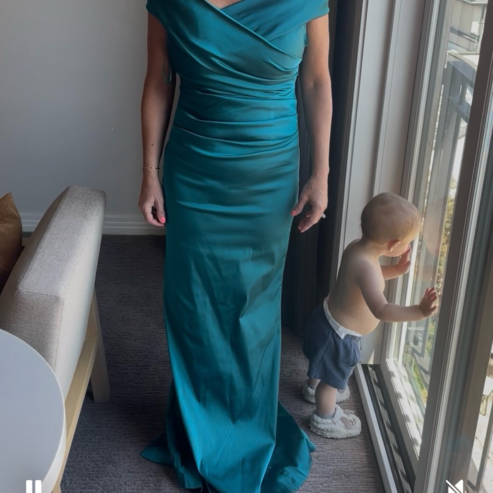 Teri Jon Teal evening gown . Only tried on, no alterations size 8. - Picture 3 of 7